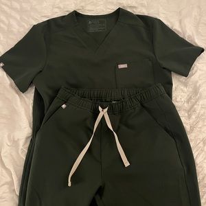 FIGS Scrub Set